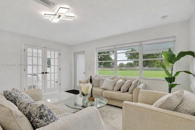 1220 NE 8th St, Pompano Beach, FL 33060