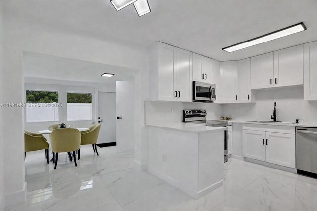 1220 NE 8th St, Pompano Beach, FL 33060