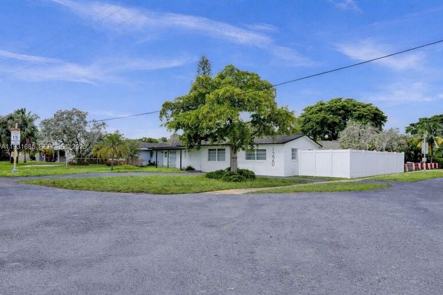 1220 NE 8th St, Pompano Beach, FL 33060