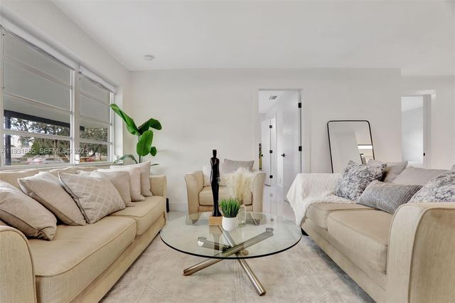 1220 NE 8th St, Pompano Beach, FL 33060