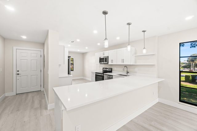 14 Westgate Lane B, Boynton Beach, FL 33436