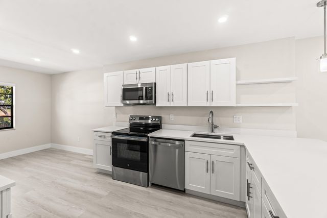 14 Westgate Lane B, Boynton Beach, FL 33436