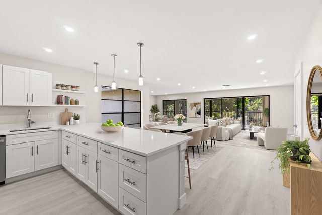 14 Westgate Lane B, Boynton Beach, FL 33436