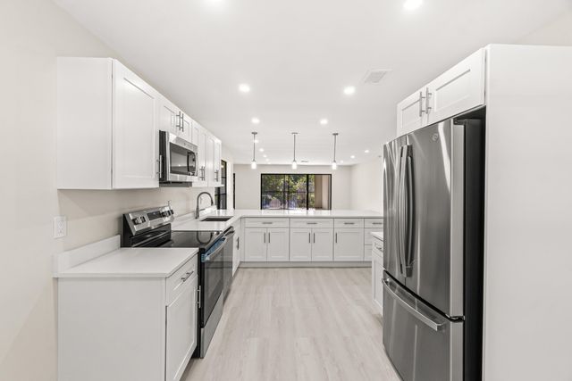 14 Westgate Lane B, Boynton Beach, FL 33436