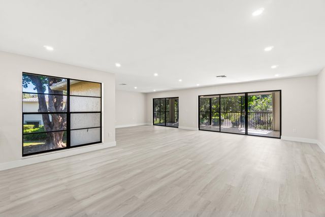 14 Westgate Lane B, Boynton Beach, FL 33436