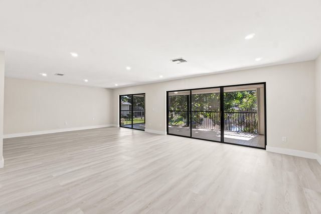 14 Westgate Lane B, Boynton Beach, FL 33436