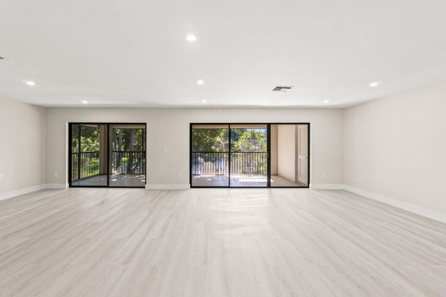 14 Westgate Lane B, Boynton Beach, FL 33436