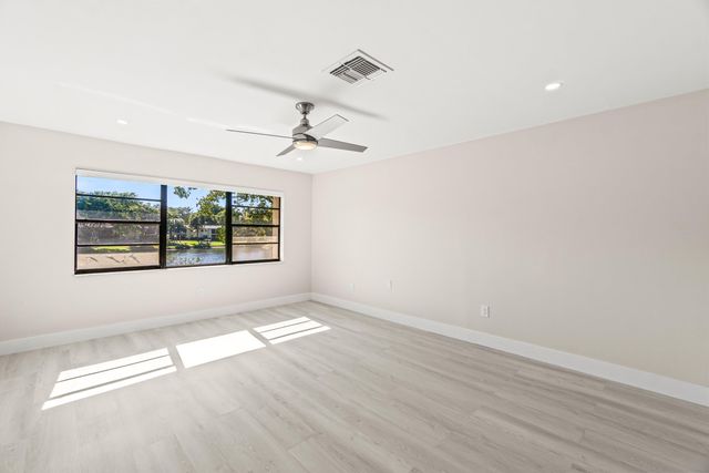 14 Westgate Lane B, Boynton Beach, FL 33436