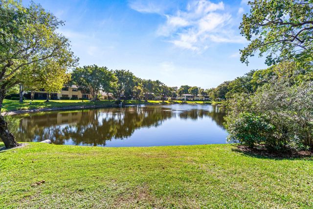 14 Westgate Lane B, Boynton Beach, FL 33436