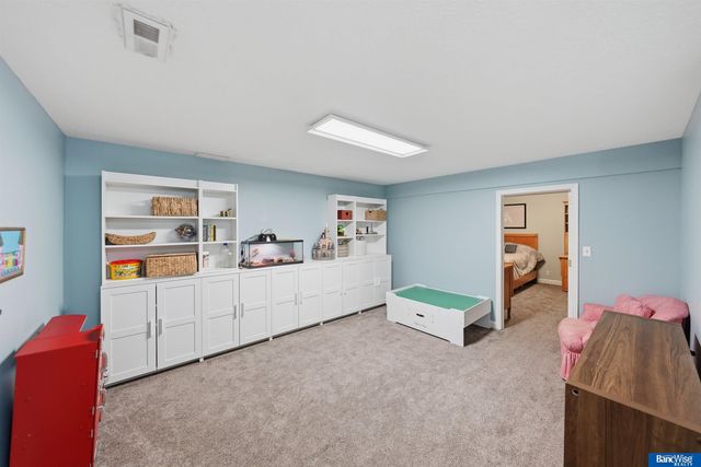 2717 Kipling Circle, Lincoln, NE 68516