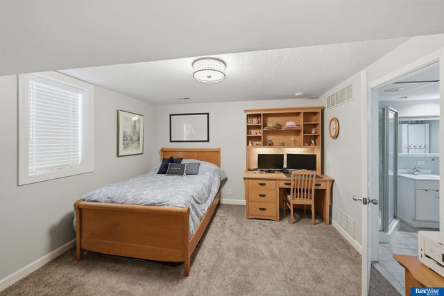 2717 Kipling Circle, Lincoln, NE 68516