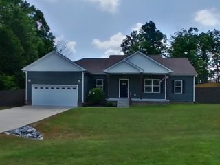 512 Poplar Bnd, Dickson, TN 37055