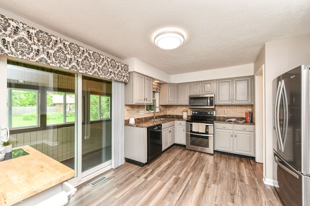 34 Sleepy Hollow Court, Westfield, IN 46074
