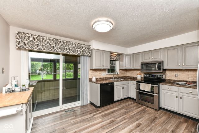 34 Sleepy Hollow Court, Westfield, IN 46074
