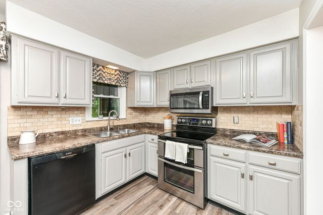 34 Sleepy Hollow Court, Westfield, IN 46074