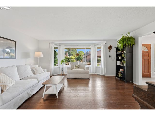 401 E DONALD Ln, Newberg, OR 97132