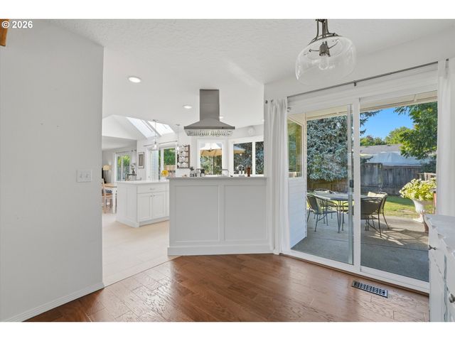 401 E DONALD Ln, Newberg, OR 97132