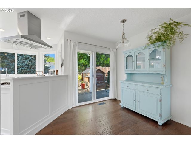 401 E DONALD Ln, Newberg, OR 97132