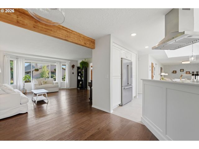 401 E DONALD Ln, Newberg, OR 97132