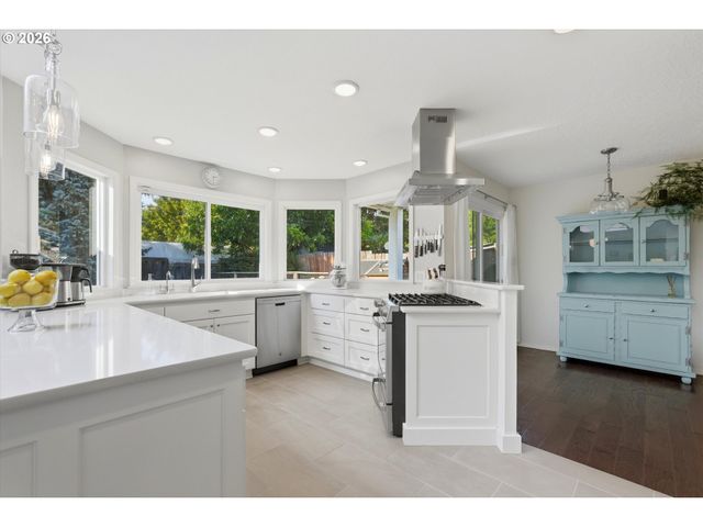401 E DONALD Ln, Newberg, OR 97132
