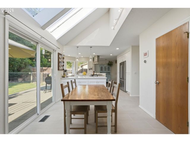 401 E DONALD Ln, Newberg, OR 97132