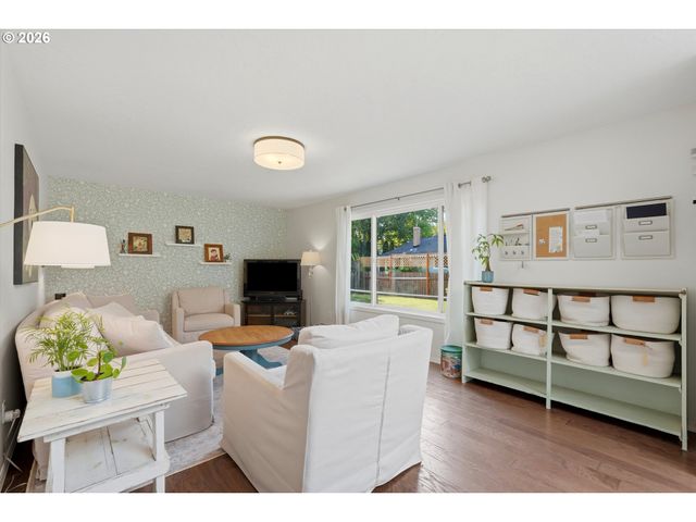 401 E DONALD Ln, Newberg, OR 97132