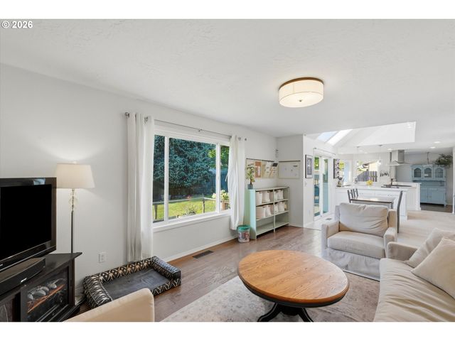 401 E DONALD Ln, Newberg, OR 97132