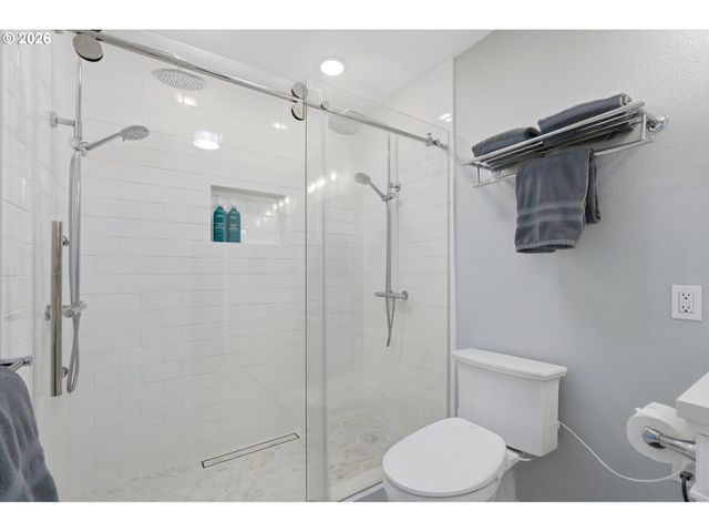 401 E DONALD Ln, Newberg, OR 97132