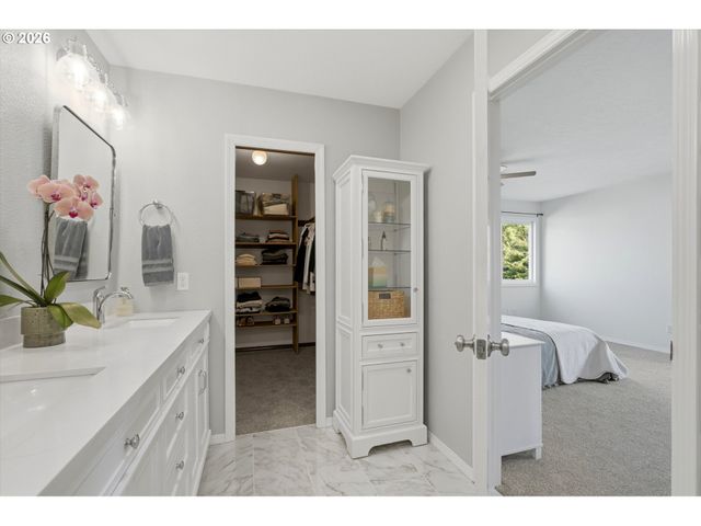 401 E DONALD Ln, Newberg, OR 97132
