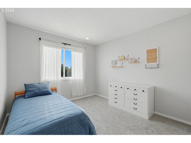 401 E DONALD Ln, Newberg, OR 97132
