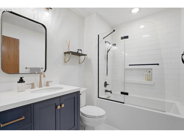 401 E DONALD Ln, Newberg, OR 97132