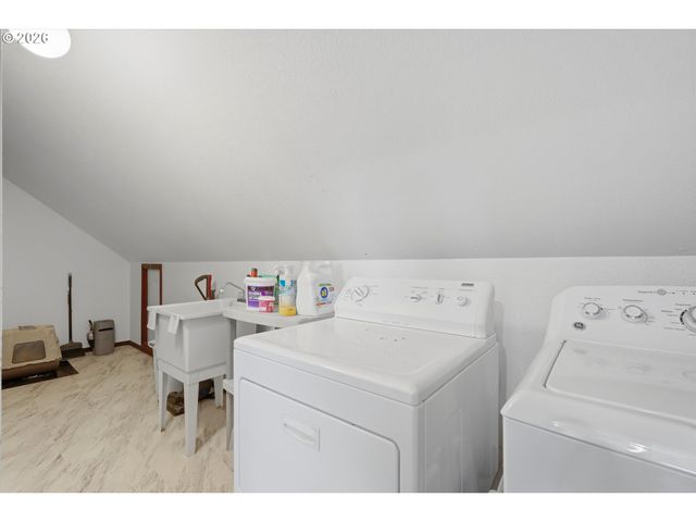 401 E DONALD Ln, Newberg, OR 97132