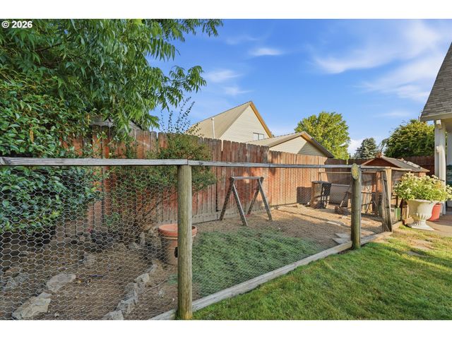 401 E DONALD Ln, Newberg, OR 97132
