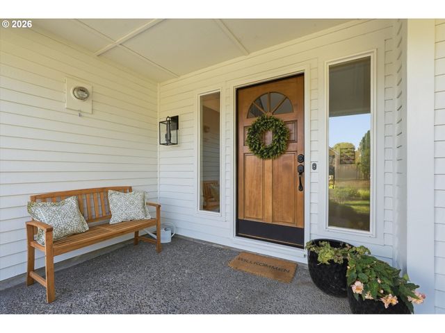 401 E DONALD Ln, Newberg, OR 97132