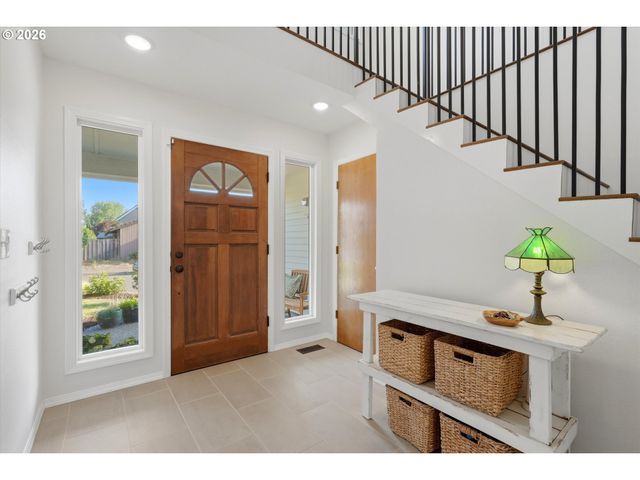 401 E DONALD Ln, Newberg, OR 97132