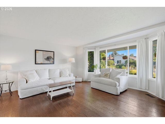 401 E DONALD Ln, Newberg, OR 97132