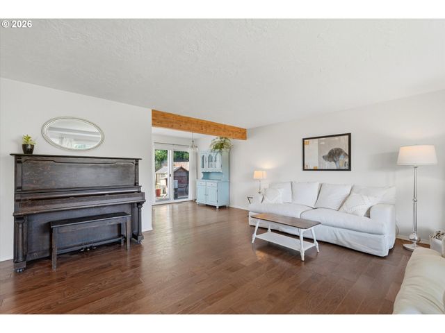 401 E DONALD Ln, Newberg, OR 97132