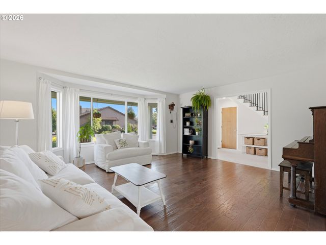 401 E DONALD Ln, Newberg, OR 97132