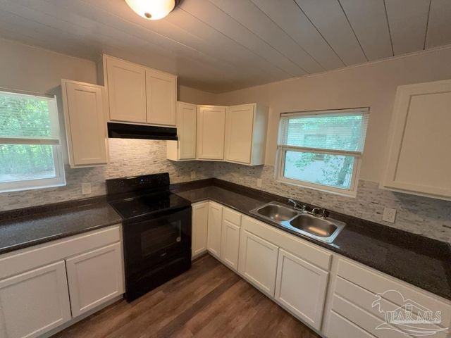 4531 Versailles Dr, Pensacola, FL 32505