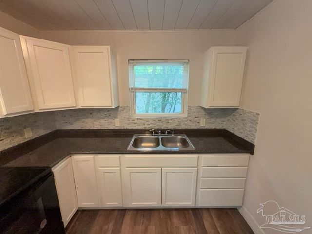 4531 Versailles Dr, Pensacola, FL 32505