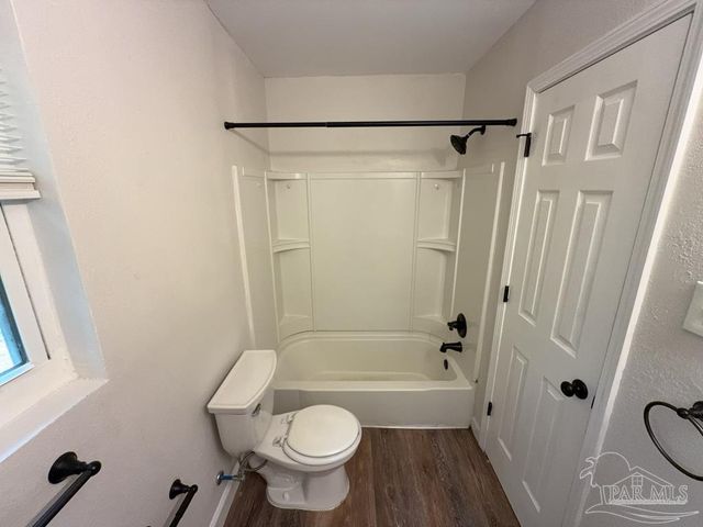 4531 Versailles Dr, Pensacola, FL 32505