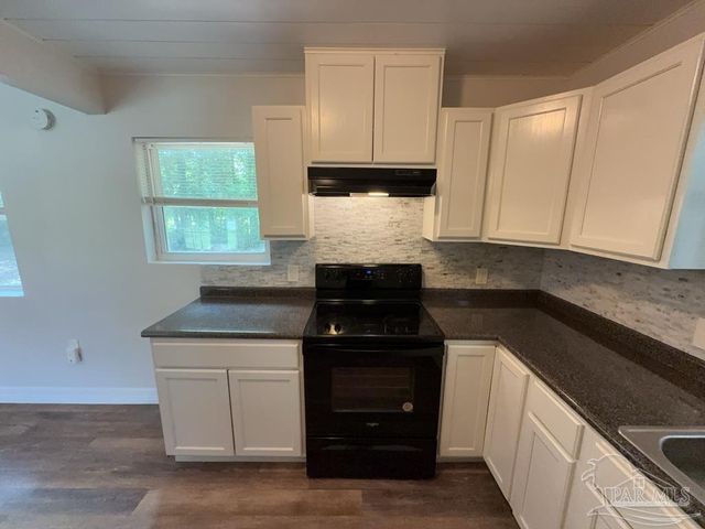 4531 Versailles Dr, Pensacola, FL 32505