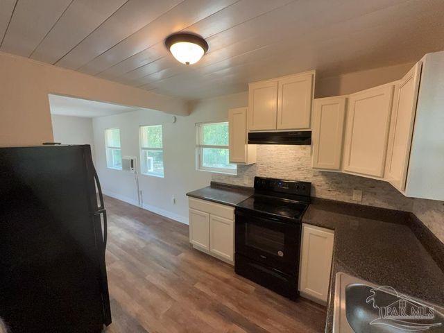 4531 Versailles Dr, Pensacola, FL 32505