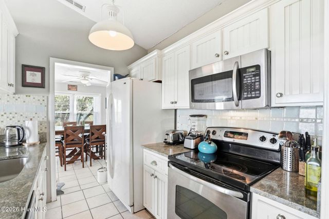 914 Oceanward Lane, Carolina Beach, NC 28428