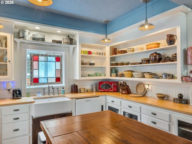 773 A St, Gearhart, OR 97138