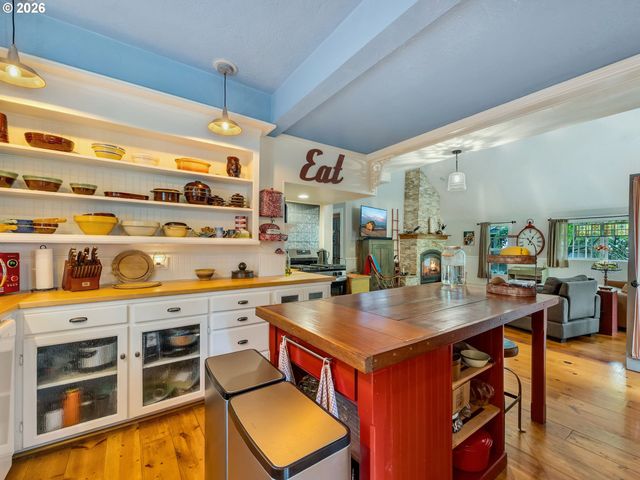 773 A St, Gearhart, OR 97138