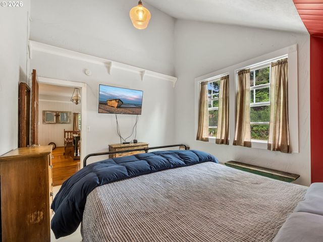 773 A St, Gearhart, OR 97138