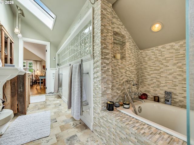 773 A St, Gearhart, OR 97138
