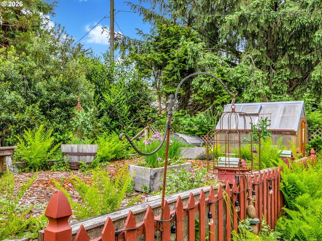 773 A St, Gearhart, OR 97138