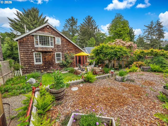 773 A St, Gearhart, OR 97138